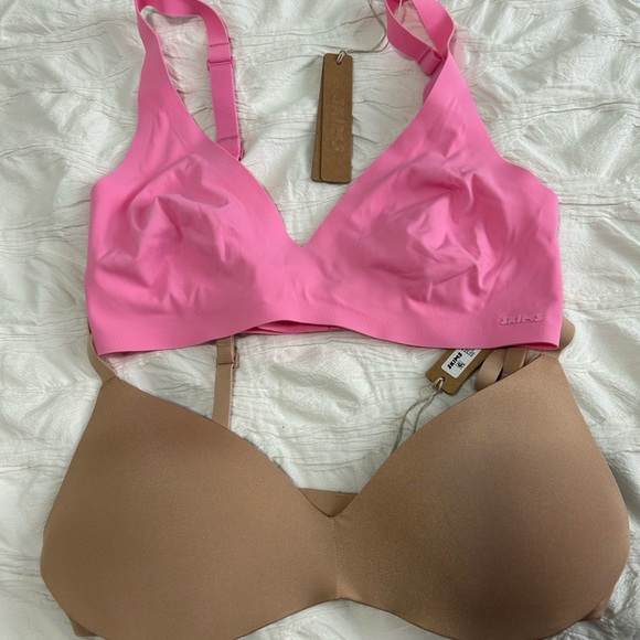 SKIMS XS and 32B bras - Picture 3 of 5